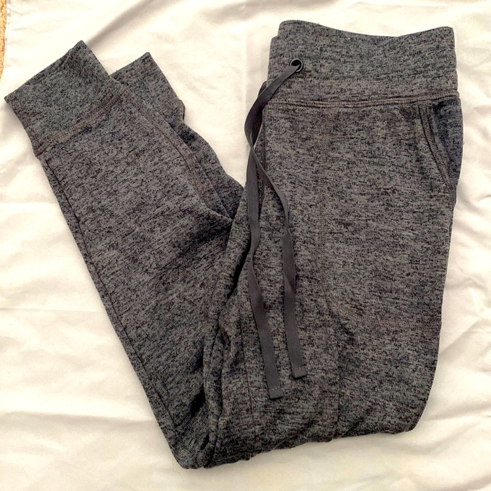 Old Navy Go-Dry joggers with single butt pocket.